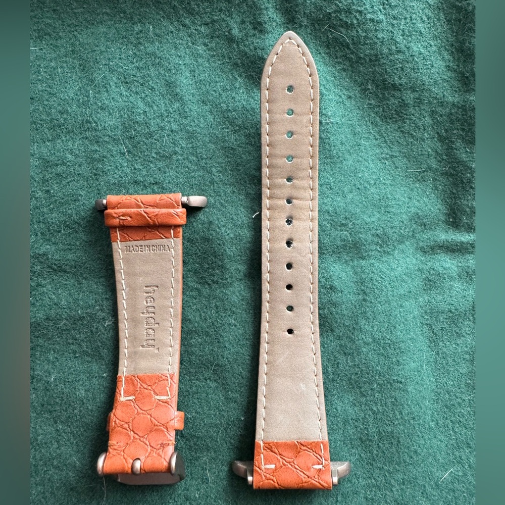 Apple Watch Series 4 40MM Rose Gold + charger + Heyday faux leather strap - Picture 9 of 10